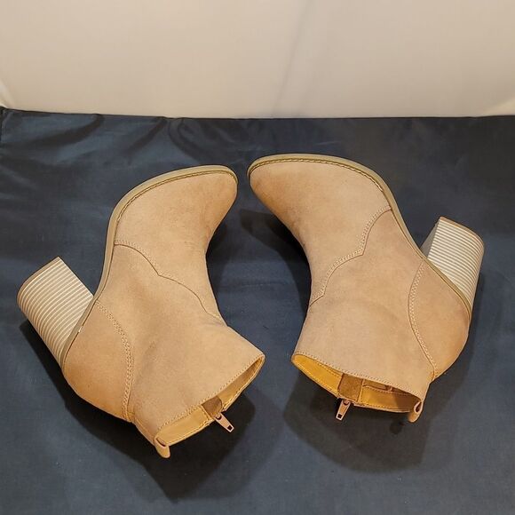 EXPRESS BLOCK HEEL POINTED TOE SLIP-ON WOMEN"S BOOTIE - Picture 10 of 15